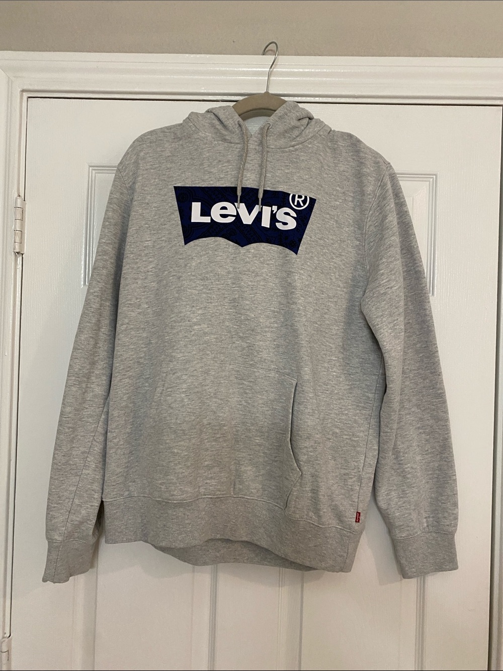 Levi's Light Gray Pullover Hoodie with Navy Logo